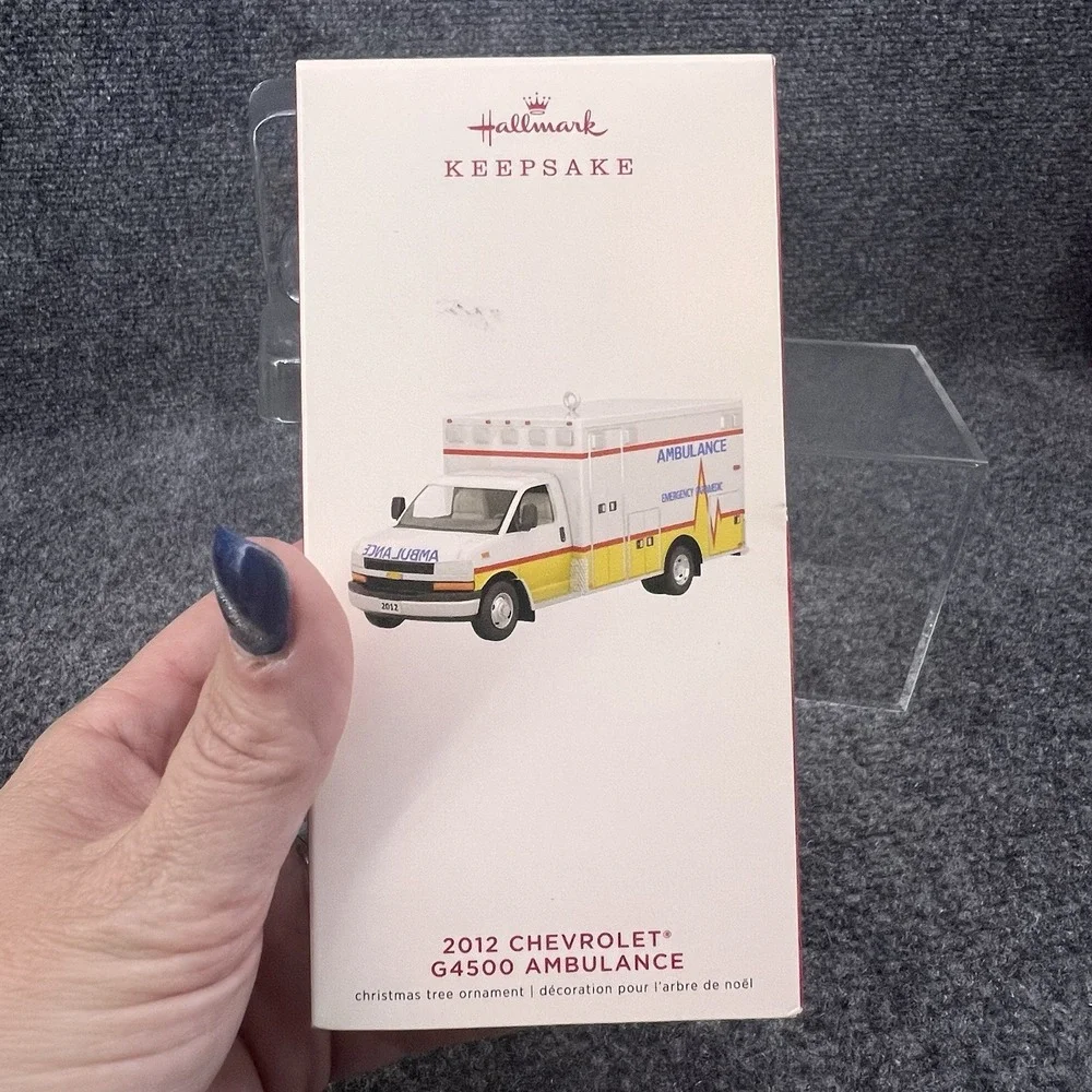 2019 Hallmark 2012 Chevrolet G4500 Ambulance EMS Paramedic Keepsake Ornament New